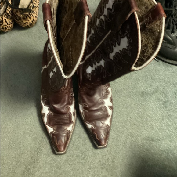 Ariat Cowgirl Boots - Picture 2 of 9